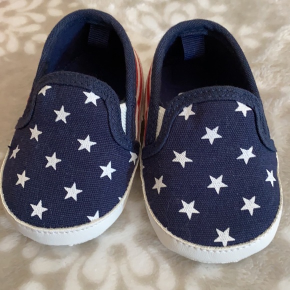 Old navy baby boy bodysuit and shoes - Picture 2 of 6